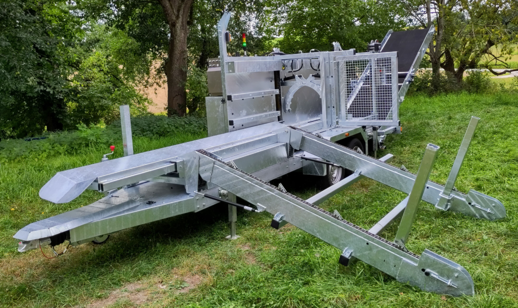 Combiné de bois de chauffage Robie en extérieur sur un châssis 3,5 t